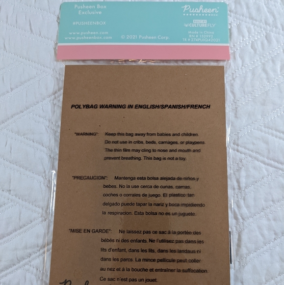 Culturefly Pusheen Winter Box Exclusive New Movie Night Checklist Notepad - Picture 3 of 4